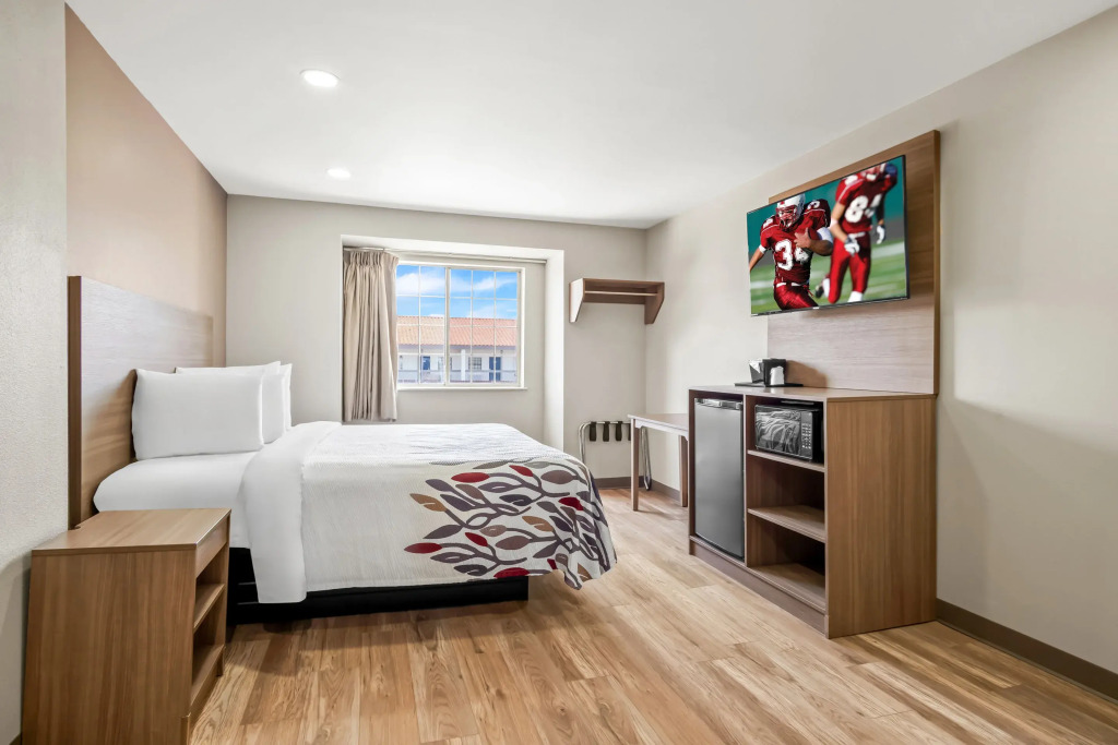 Red Roof Inn & Suites Euless - DFW Airport Southwest