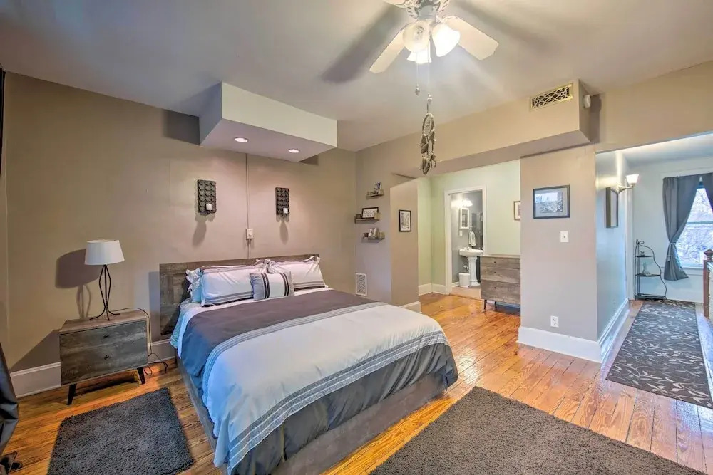 Harrisburg Retreat w/ Deck, Balcony & Grill!