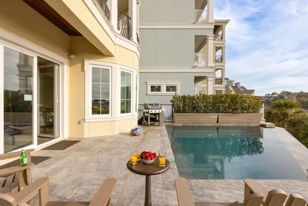Sleeps 24, Private Beach Boardwalk, Infinity Pool 20 Bradley Cir by Avantstay