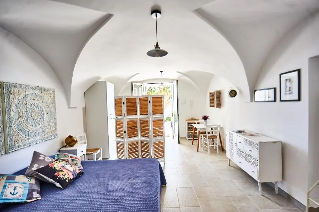 Equorum Prospectus 2 - OSTUNI CENTRO - Guest House