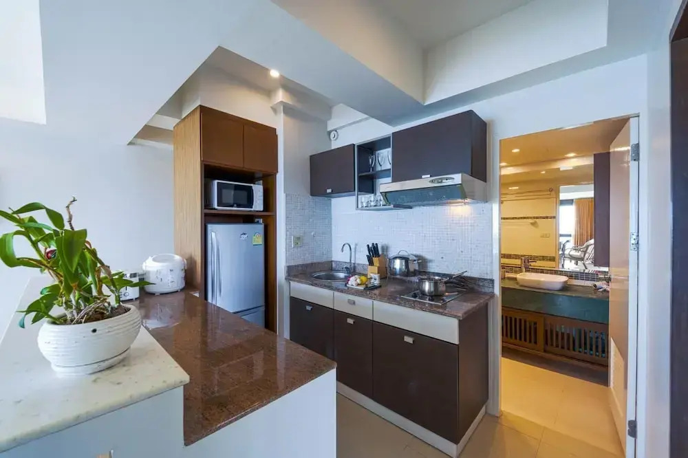 Beachfront 2 bed Condo with Seaview BW2