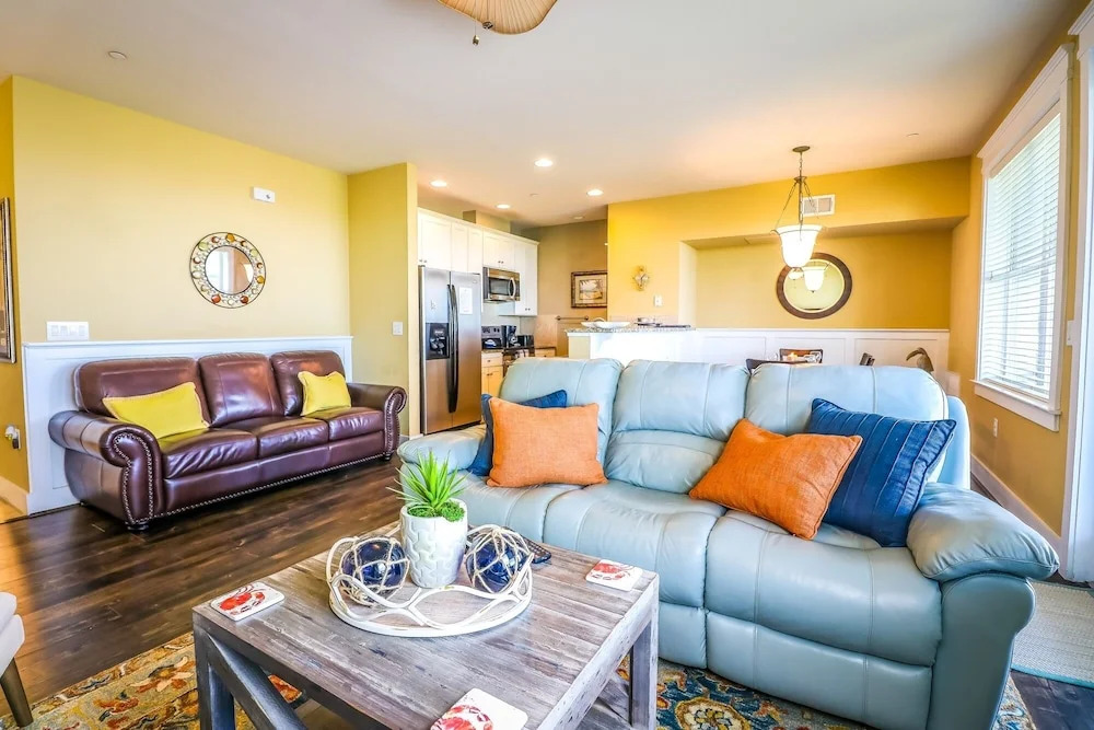 Pelican Pointe 2 Bedroom Condo