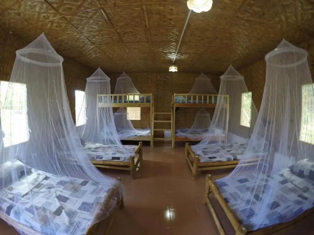 B-hol Huts - Hostel
