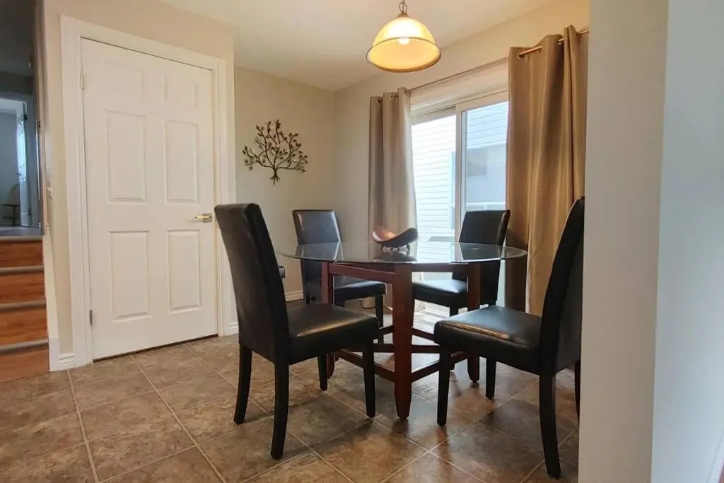 Beautiful 3-bedroom main floor home