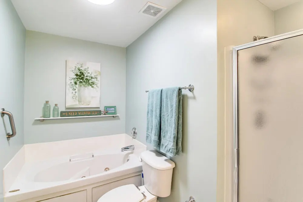 Okaloosa Island Escape: Bayfront Condo Near Beach