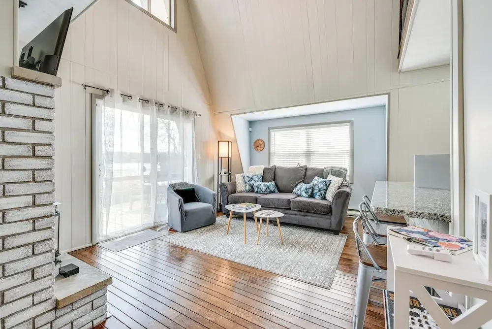 Dock & Sunroom: Waterfront Home Near Kalahari