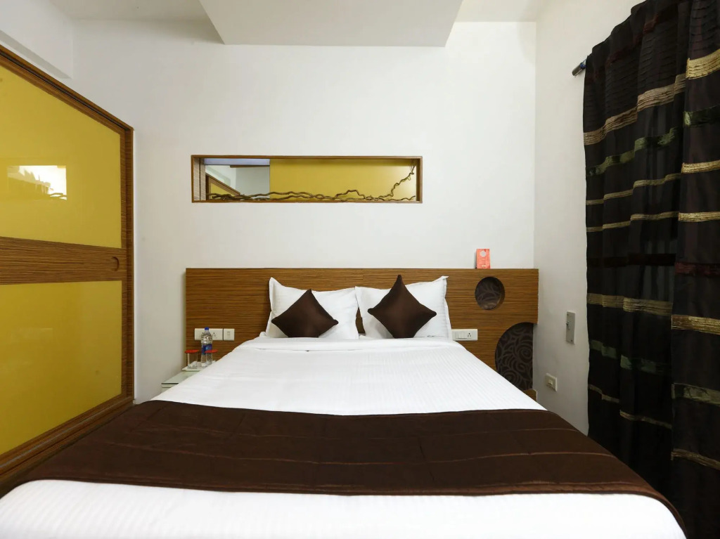 OYO 9911 Apartment Shylee Niwas