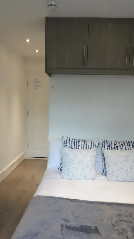 Private Bathroom Rooms- Near Heathrow - Near Shops