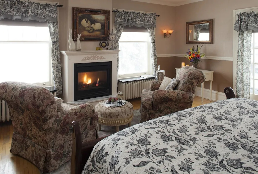 A G Thomson House Duluth Bed and Breakfast