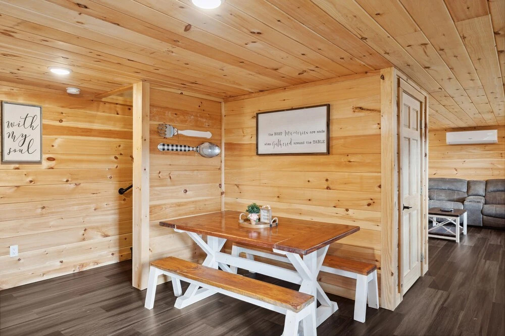 Majestic Valley Retreat 2 Bedroom Cabin by RedAwning