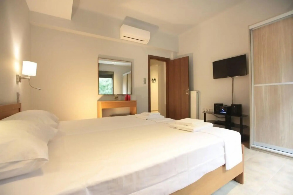 Meni Apartments