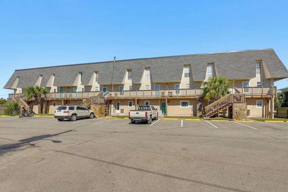 Walk to Okaloosa Island Beach: Coastal Condo!