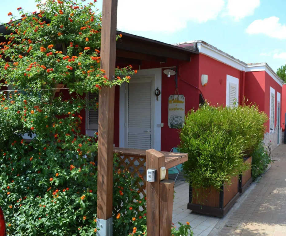 Villa Vacanze Paradiso - Oasi di Tranquillità con Piscina e Giardino a 10 min dal mare