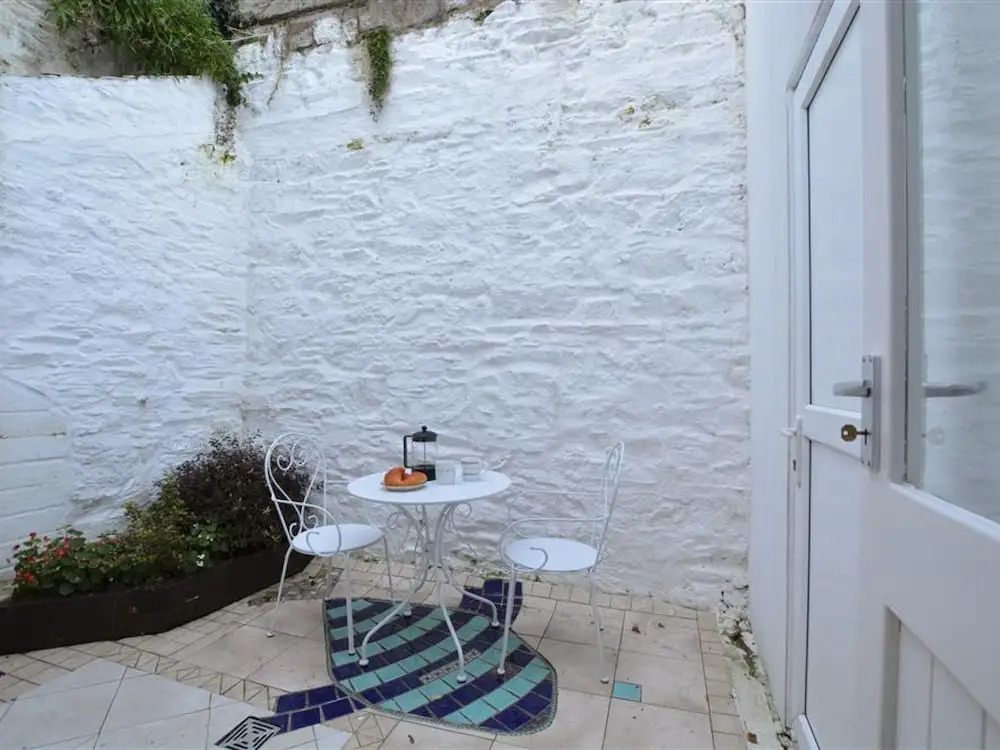 Nice Holiday Home in the Beautiful, Hilly Looe, Near the Sandy Beach