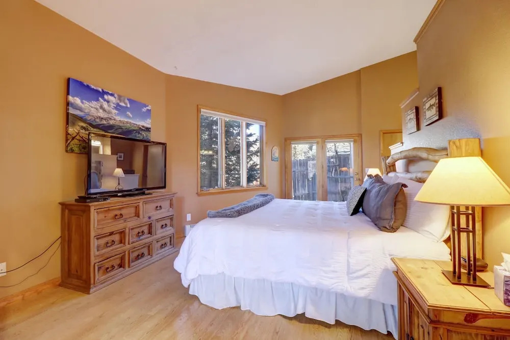 334 Willow Lake Ct. 4br W/loft 3ba 4 Bedroom Townhouse