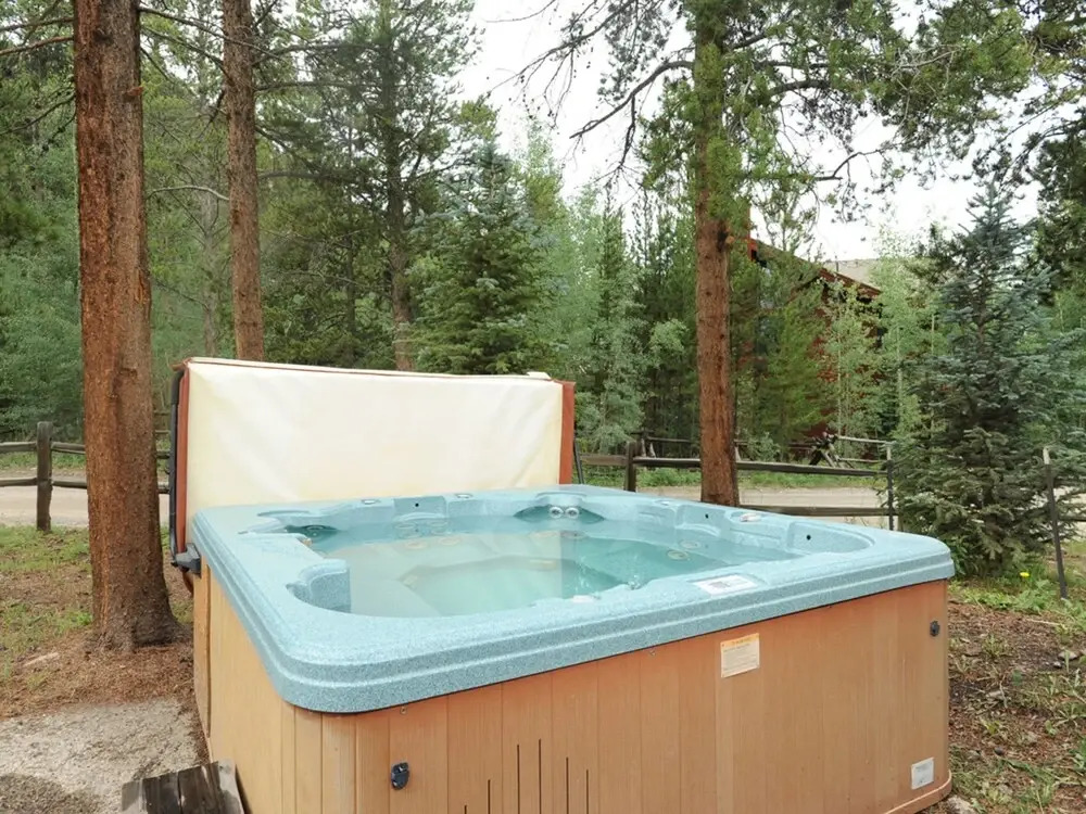 Blue Spruce House 7022