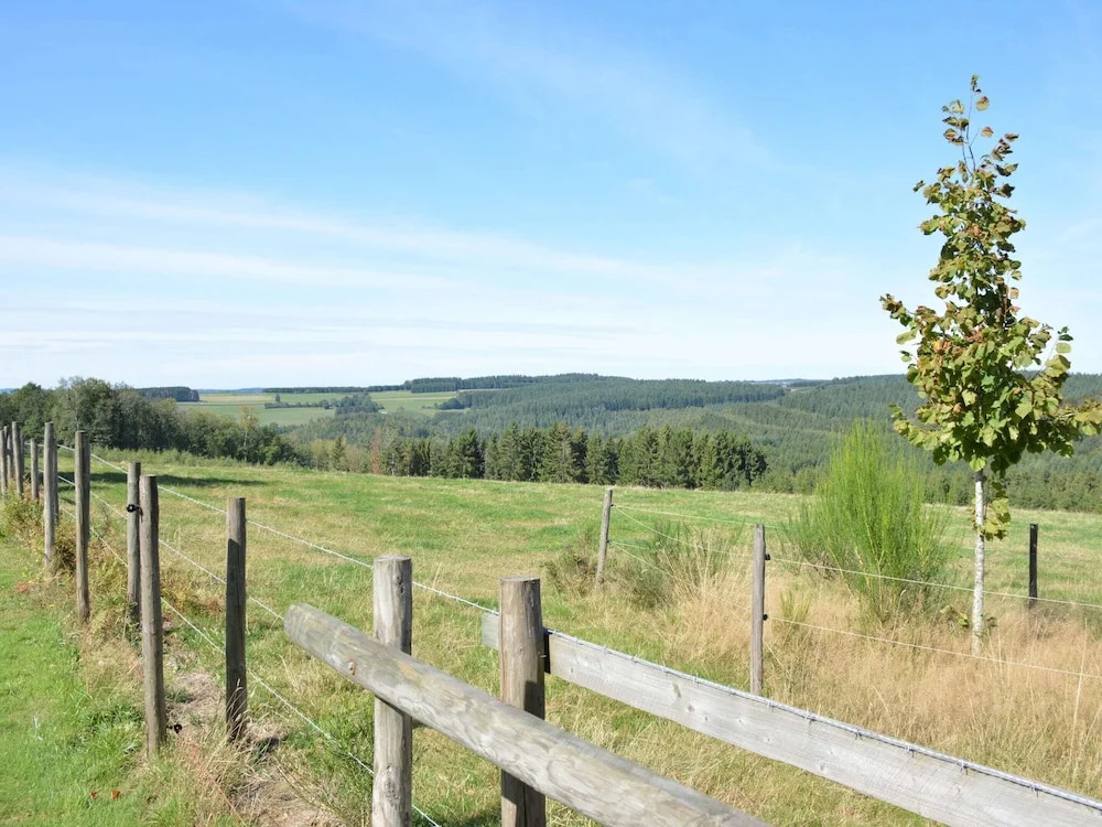 Luxury Pet-friendly Chalet in Bièvre near Forest
