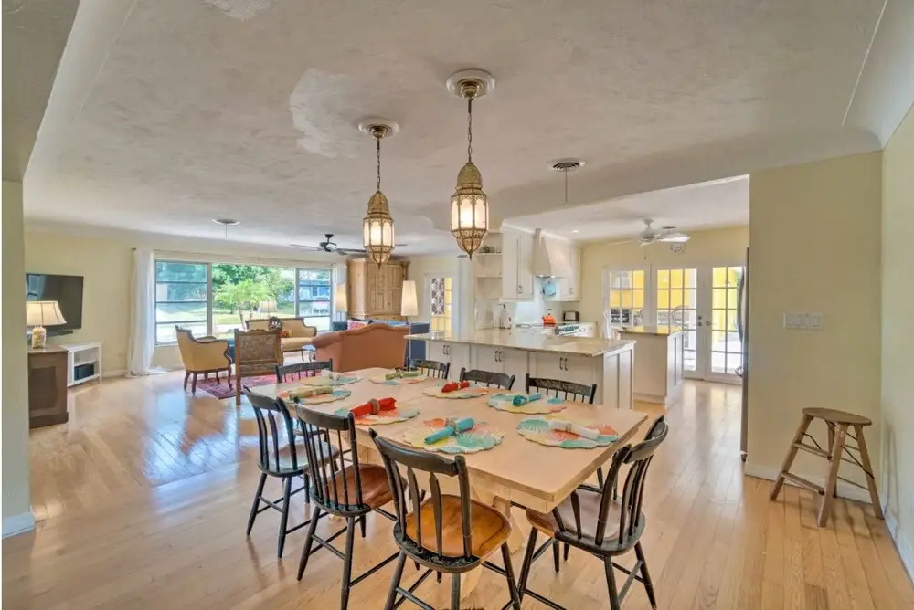 Family With Pool, Games, Dock, Fishing, Golf 4 Bedroom Home by Redawning
