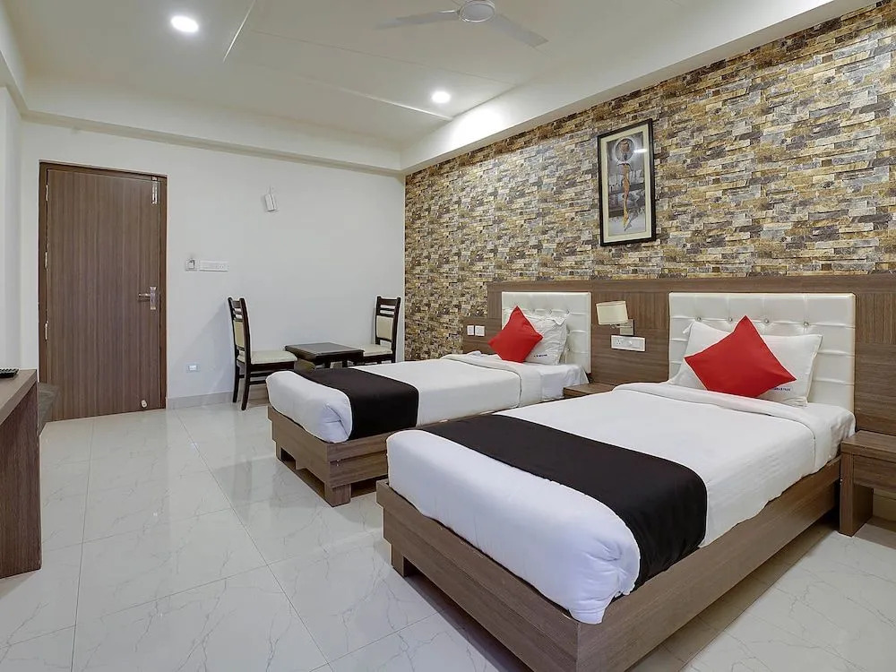 Capital O 49135 Sri Simran Park Hotel