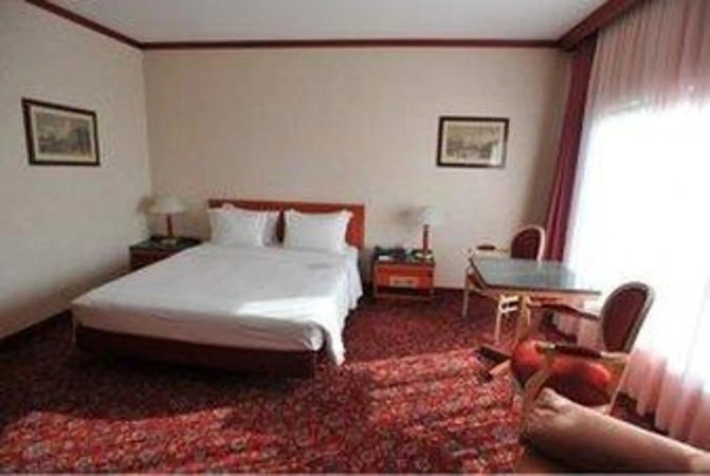 Russott Hotel