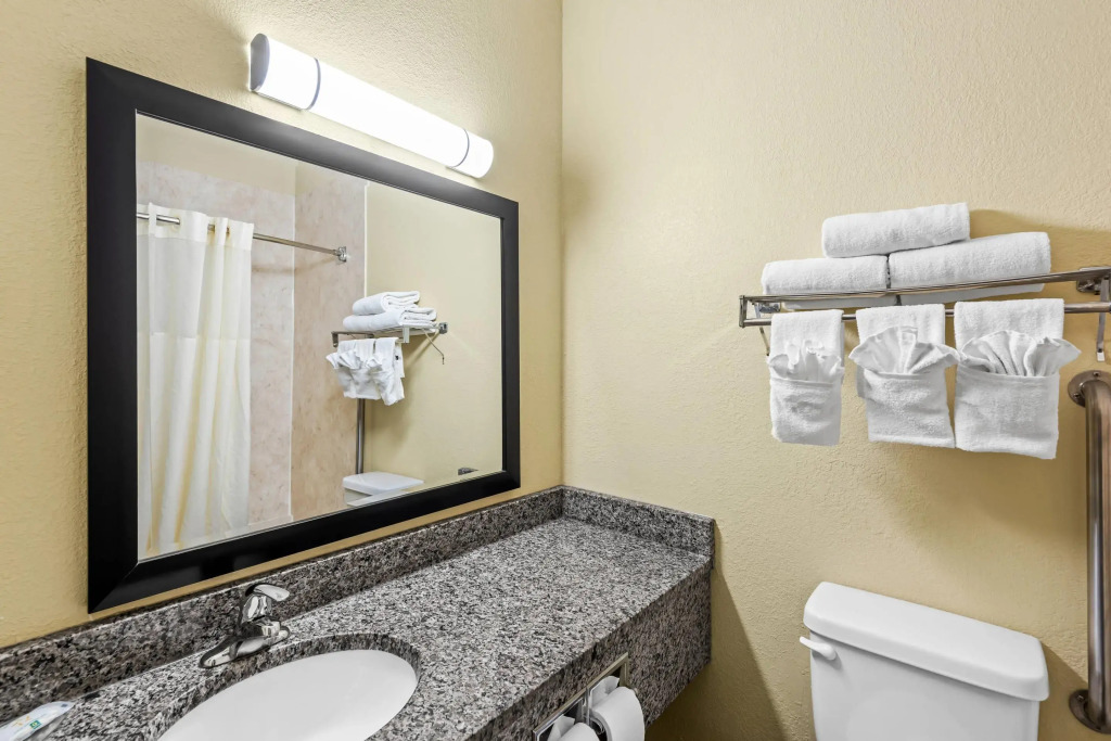 Quality Inn & Suites Des Moines Airport