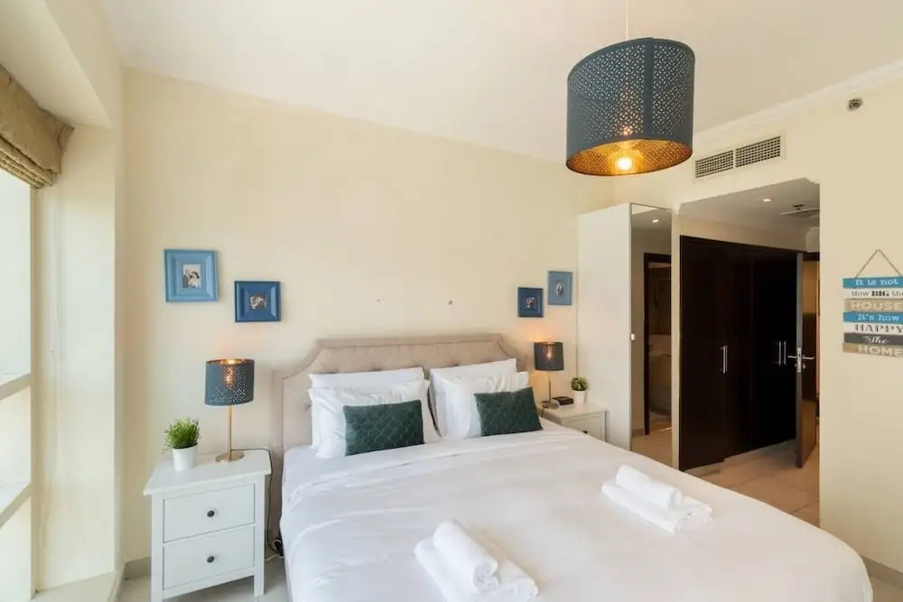 Ideal Apt in Marina, Steps Away From the Beach!