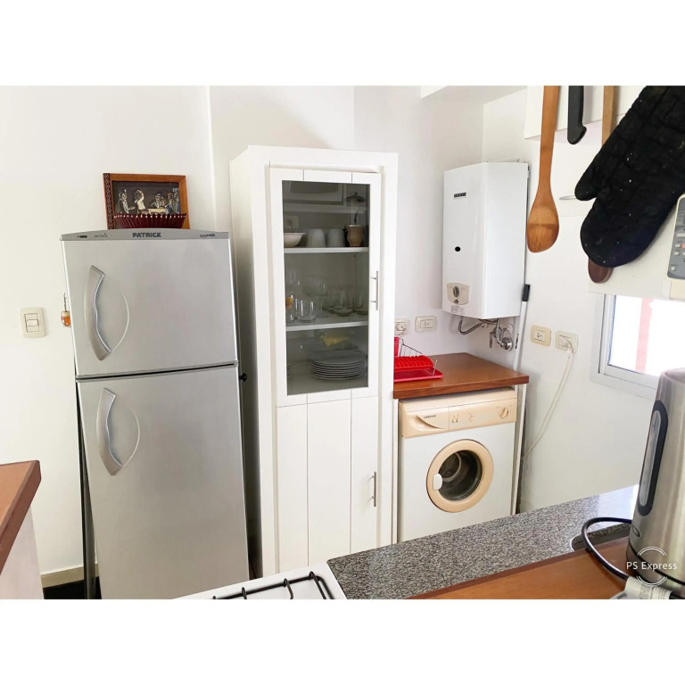 Departamento amueblado, zona centro con cochera.