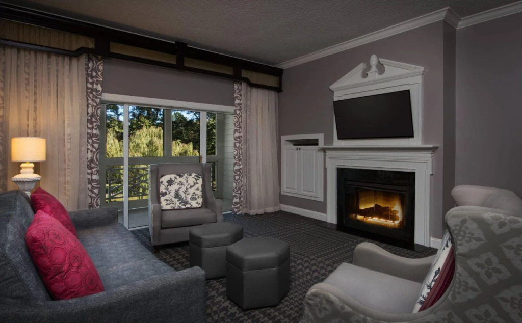 Marriotts Manor Club at Fords Colony