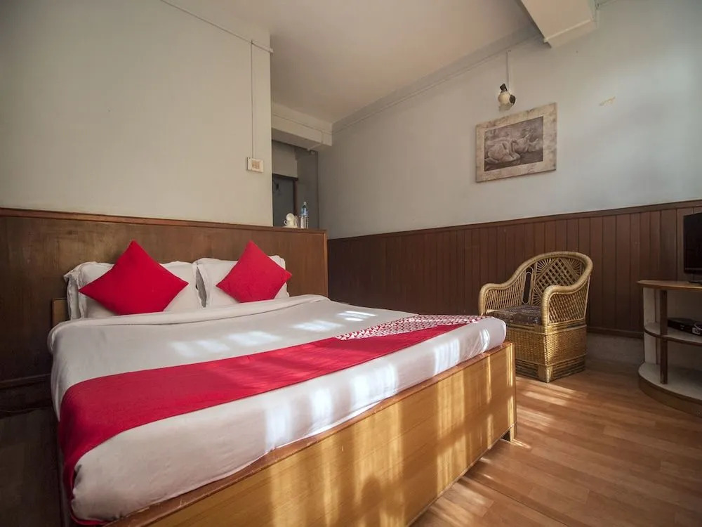 OYO 17067 Maitreya Guest House