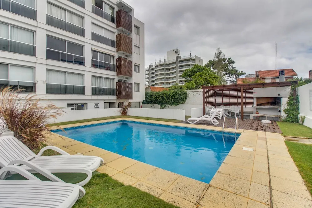 Apartamento con piscina compartida The Point I