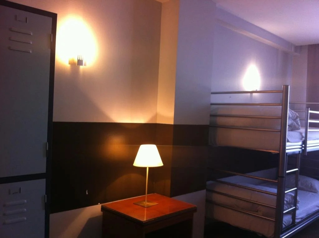 Es Hostel Midi
