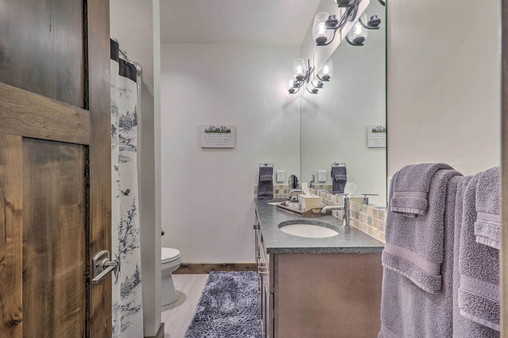 Sleek Columbia Falls Condo: Centrally Located!