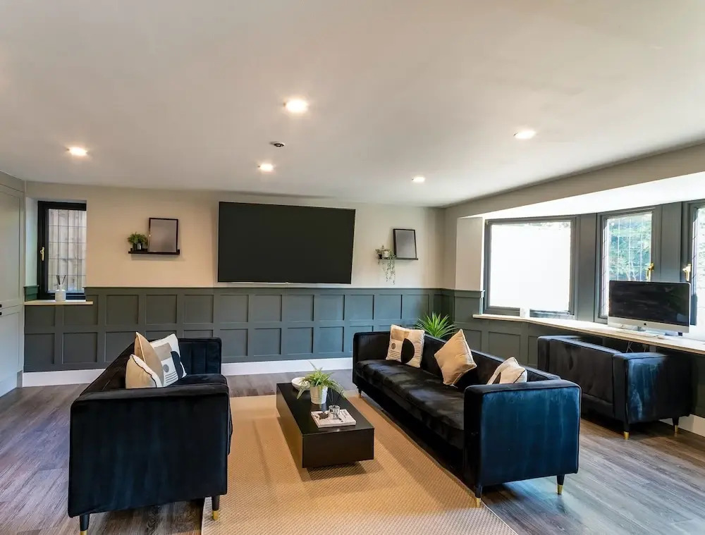 5 Bed Villa-Sleeps 10-Hot Tub-Bar & Pool table