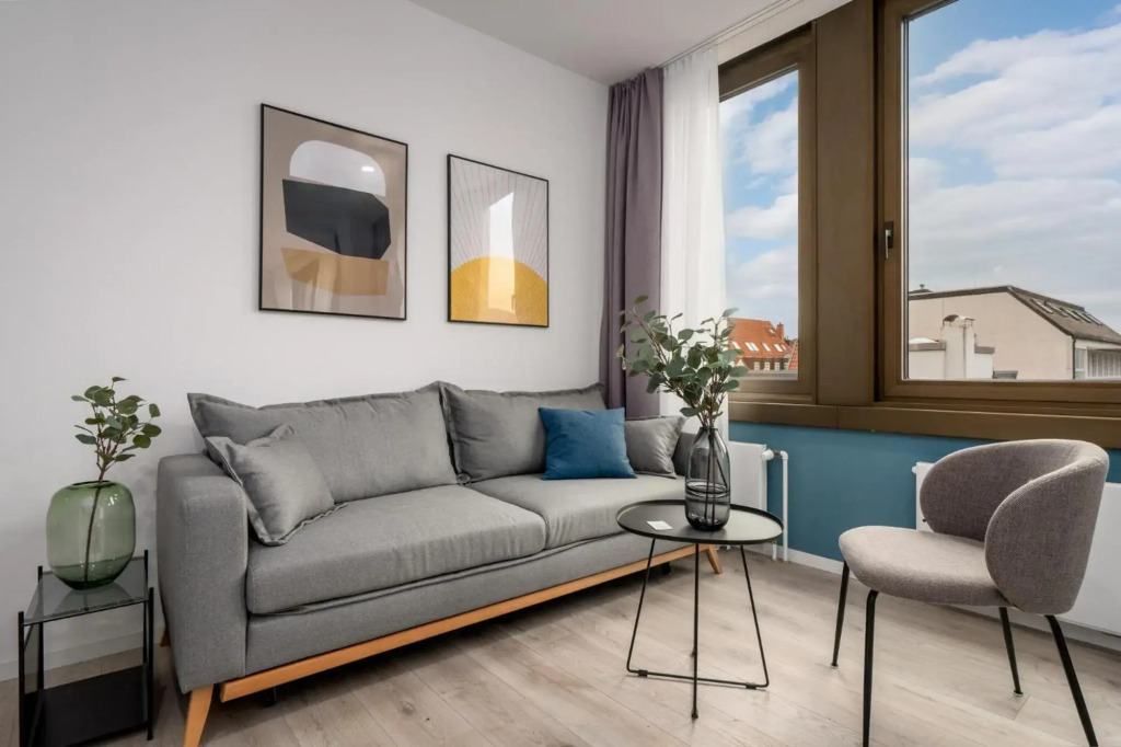 BRIGHT: Stylish & Central - Kitchen - Netflix