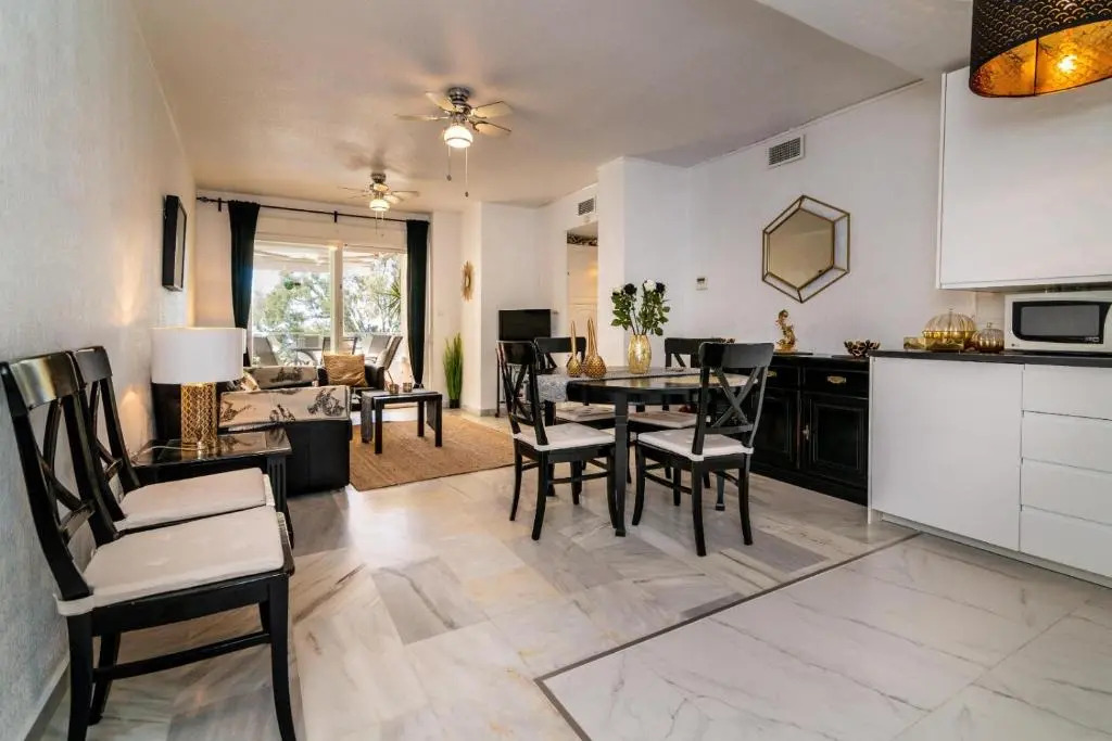 Marbella Lovely 3-bedroom Apartment 350 m Walk to the Beach