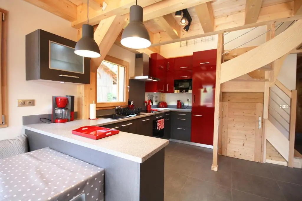 Chalet Timbers - Light and modern - sleeps 6 - Les Gets
