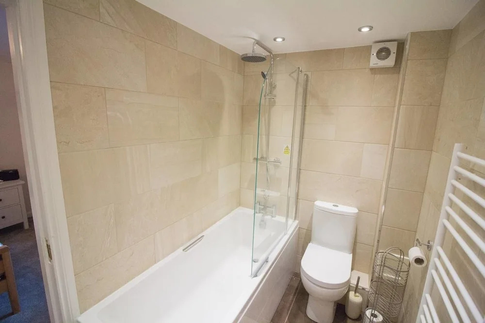 Beautiful & Private Apartment Seconds From Beach