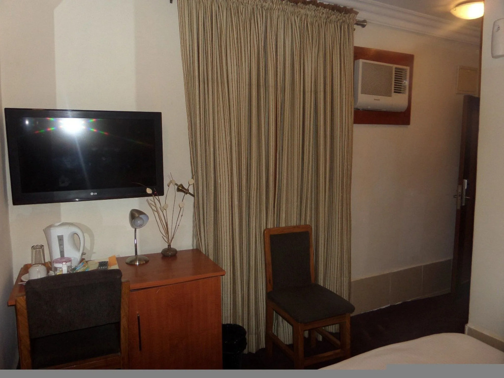 Pearl Gate Hotel