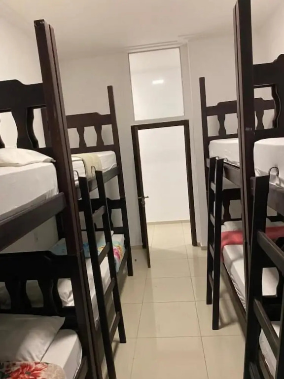 Pesquise Hostel & Viagens