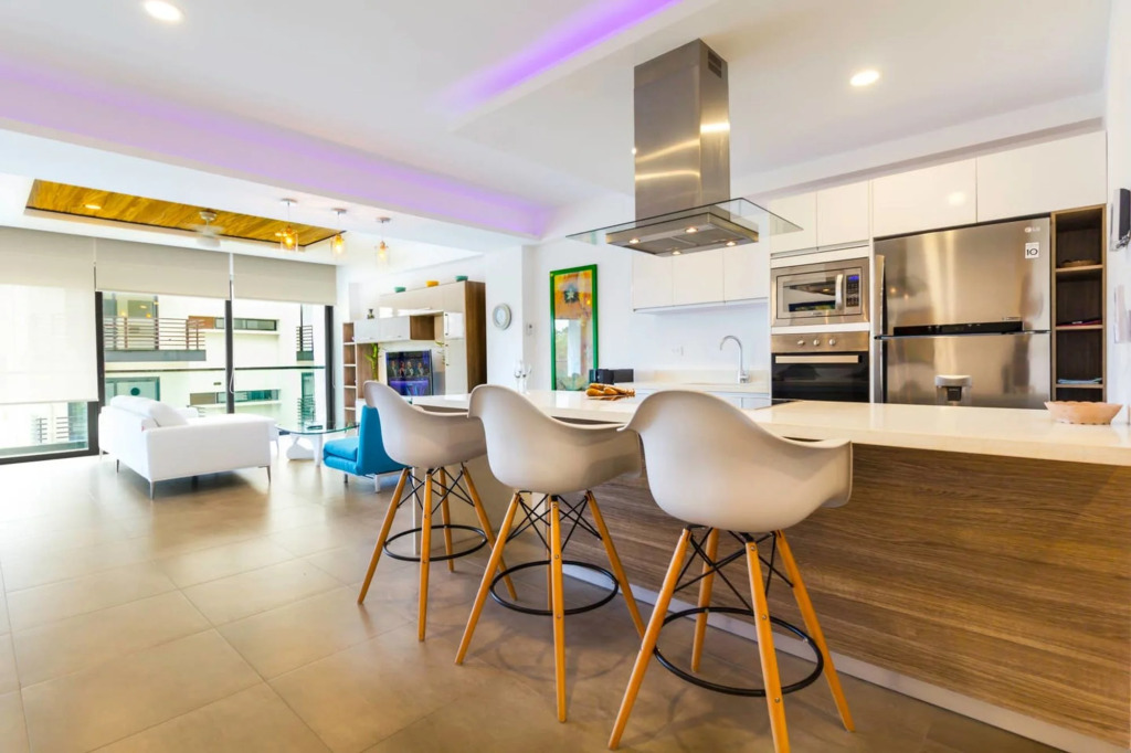 Large 2 BR Close to Beach AC Rooftop Pool