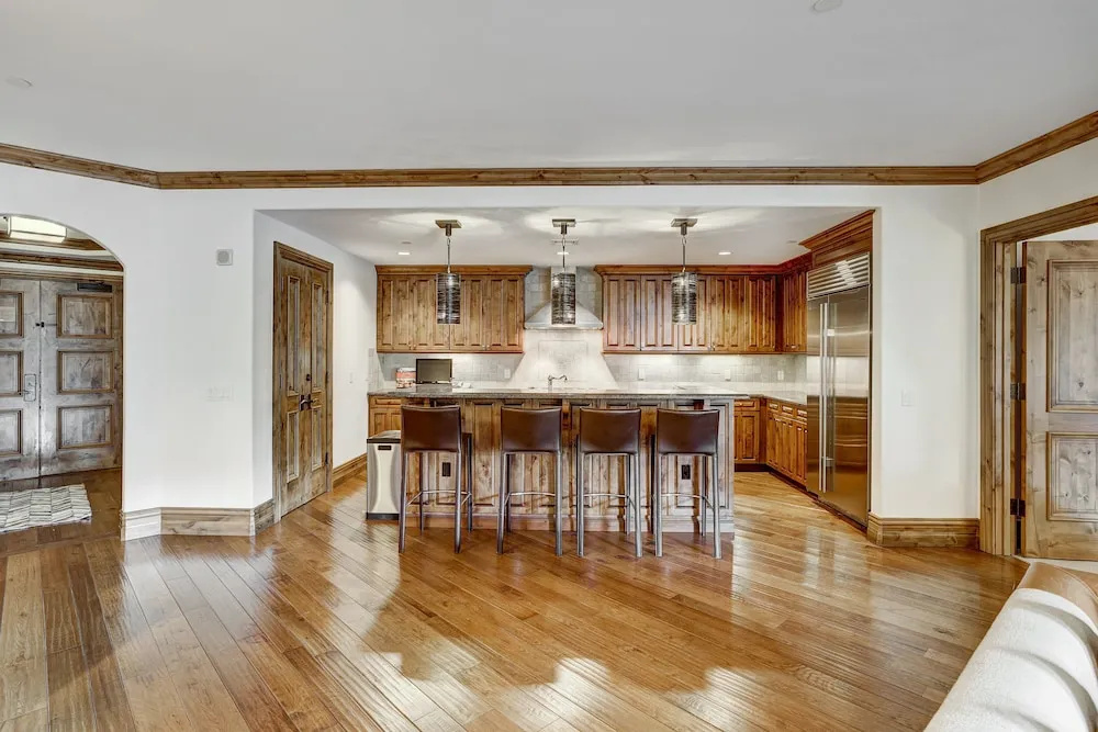 Arrabelle Luxury 4 BR Condo- Close To The Mountain by RedAwning - Save 20% on 7+ Nights!