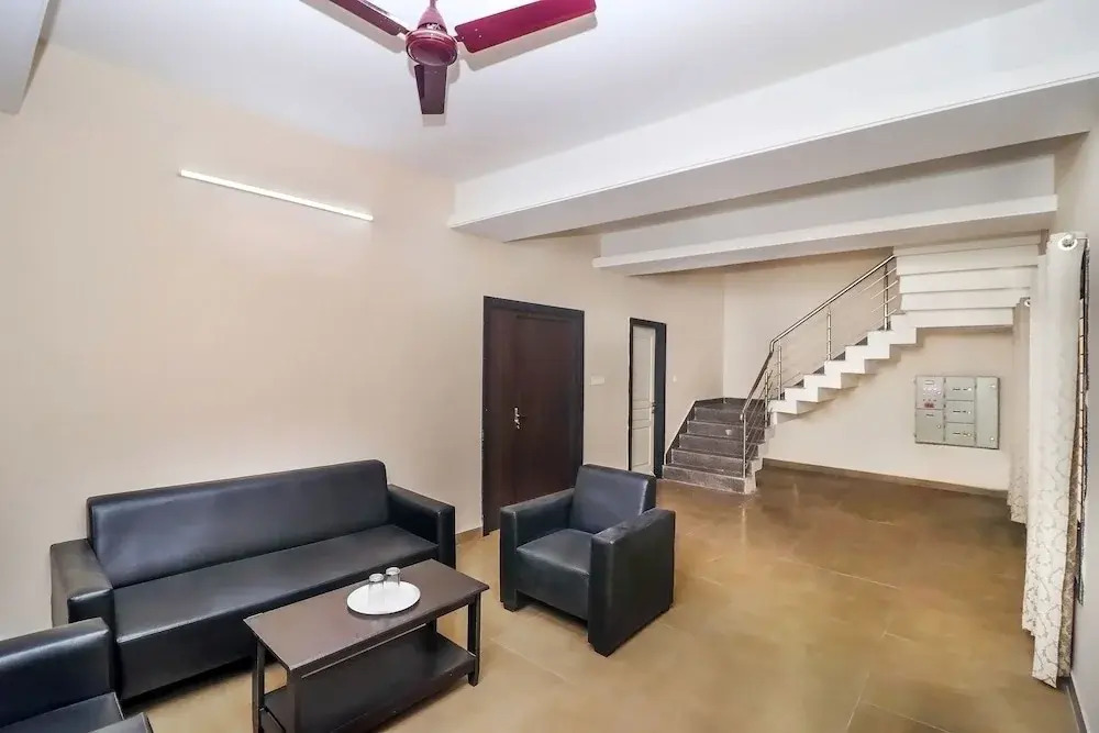 OYO 27826 Home Graceful Stay Near Airport