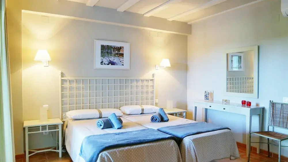Bright Apartment With Pool Access