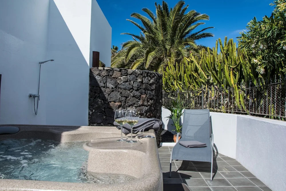 Casa Tahiche - Jacuzzi, WIFI & BBQ