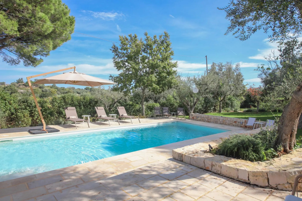 TD Trulli Tortorella with Nature Pool Sauna