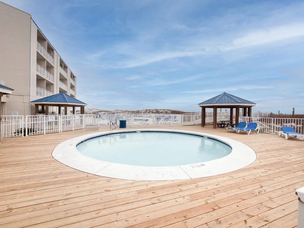 Roomy loft condo on the sugar sands of Orange Beach with mulitple pools