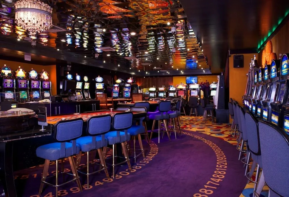 Trupial Hotel & Casino