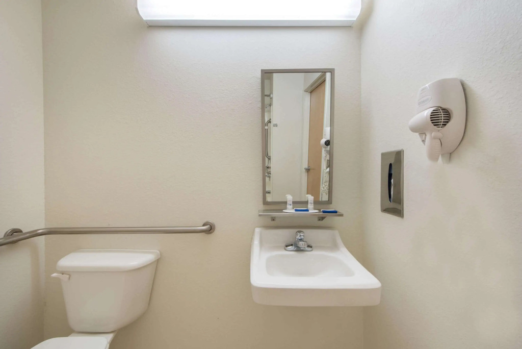 Microtel Inn & Suites by Wyndham Altus