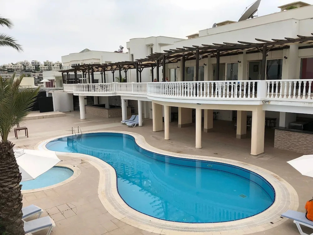 Apartment 3 Bedroom Lake View 3 by Likya Global