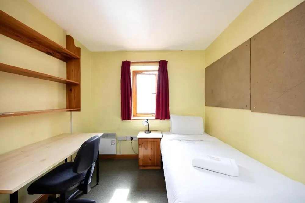 Comfortable rooms at Crescent Hall-OXFORD - Campus Accommodation